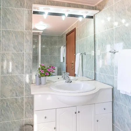 Casa Da Mae Do Raivinha * Arco da Calheta