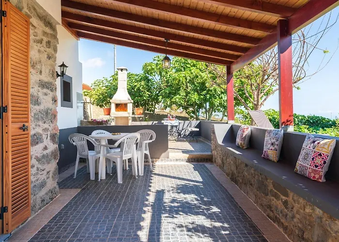 Casa Da Mae Do Raivinha * Arco da Calheta